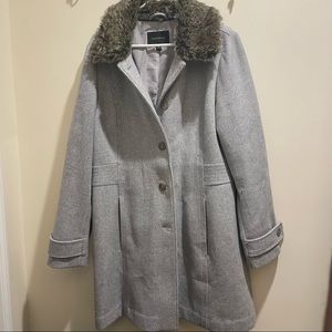Banana Republic Factory Coat With faux fur collar size XL
